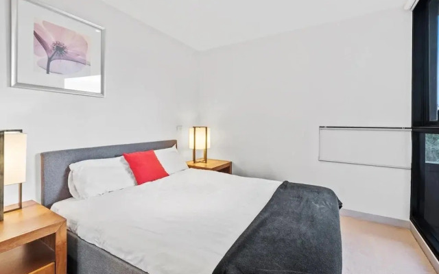Central 1-bed Apartment With Secure Parking