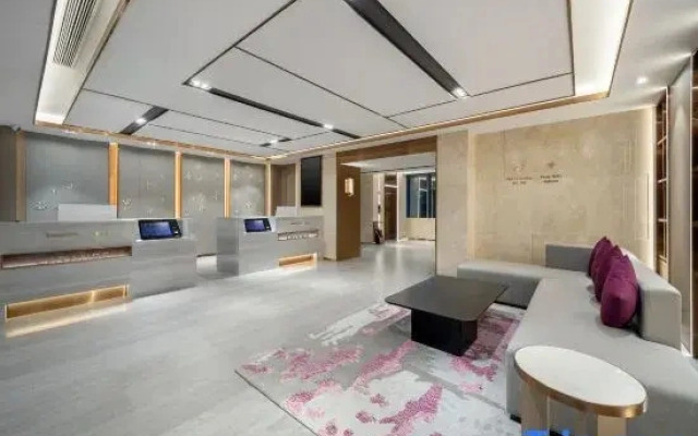 Lavande Hotel (Luoyang Luoyi Ancient City Lijingmen Shizi Street Branch)