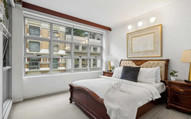 Bright & Spacious Stay for 6 Near Darling Harbour