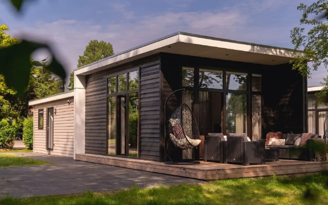 Designed Chalet With Dishwasher, Near Water