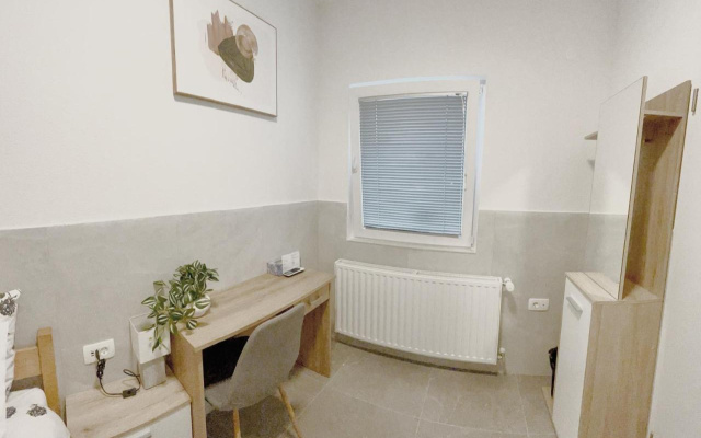 Lina Rooms