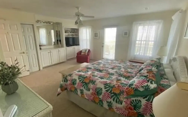 Due South - 5 Br Home