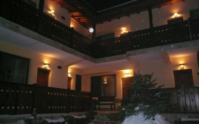 Отель Kadeva House Банско вид на фасад