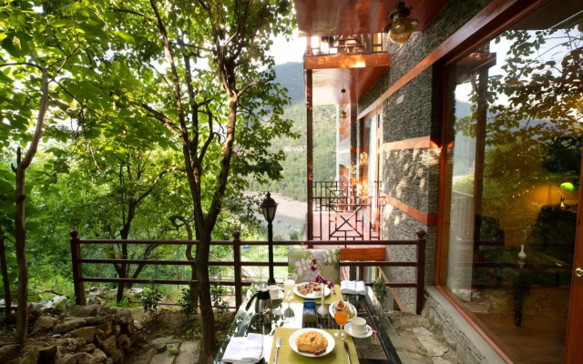 Regenta Inn By Riverside Manali