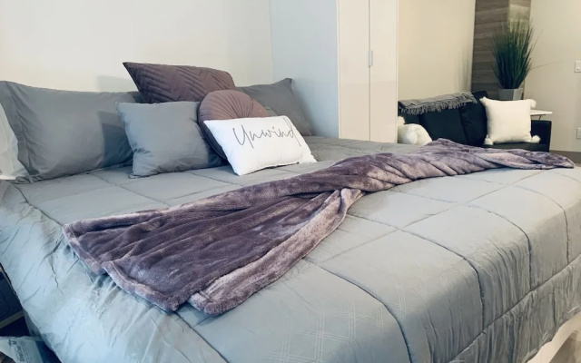 Romantic Lakeside Studio Suite