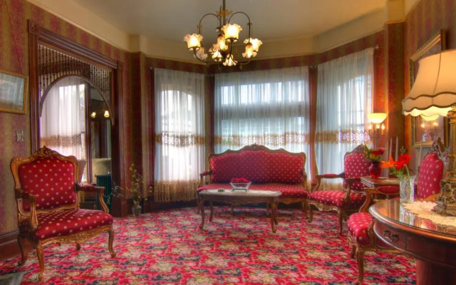 Gingerbread Mansion Inn