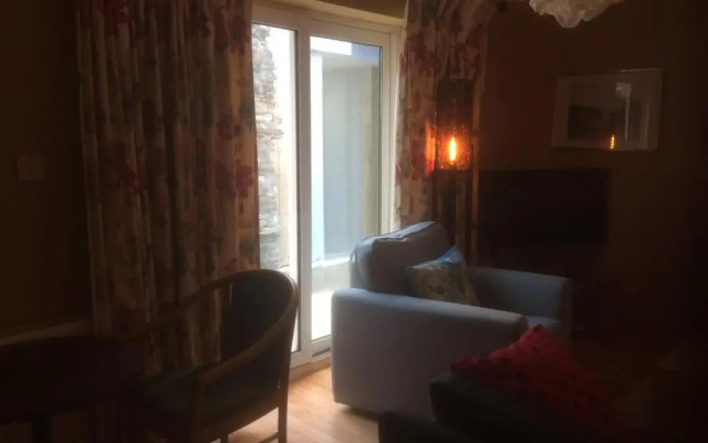 Secluded ground floor village centre apartment