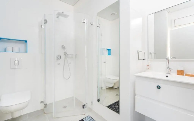 Stunning 1Bd w/ Balcony by Sea N' Rent