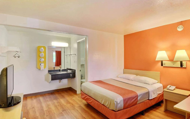 Travelodge by Wyndham Brattleboro VT