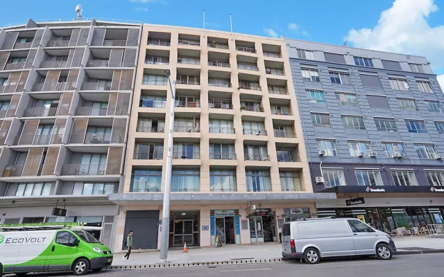 Central 1-bedroom Apartment With City Views