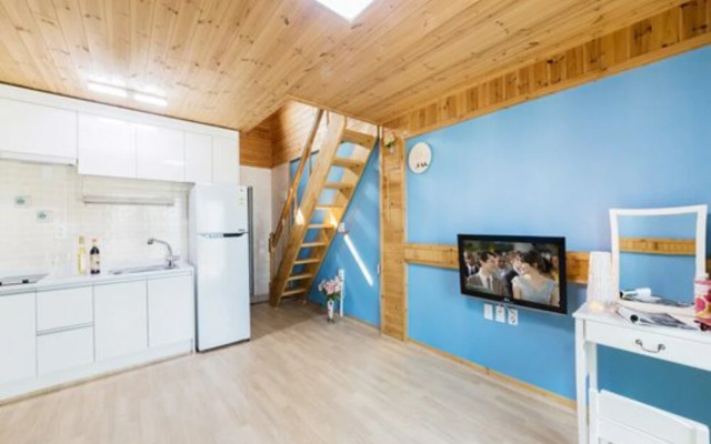 Geoje Lilac Pension