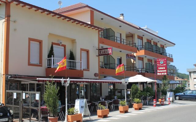 Отель Hostal Flor de Quejo Испания, Арнуэро - отзывы, цены и фото номеров - забронировать отель Hostal Flor de Quejo онлайн вид на фасад