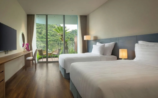 Cat Ba Beach Resort