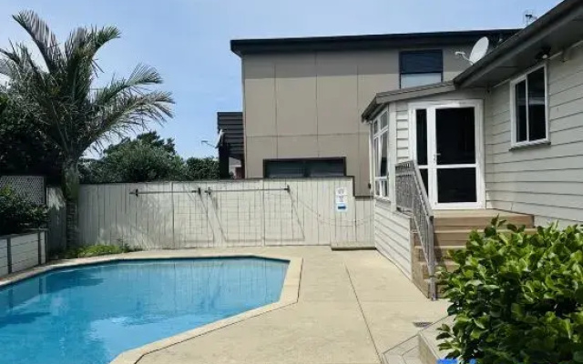 Large 1Br Suite and Private Lounge