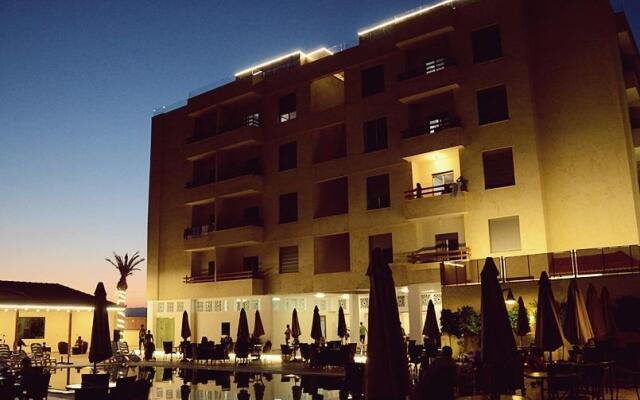 Отель Baron Hotel Apartments Иордания, Сваймех - отзывы, цены и фото номеров - забронировать отель Baron Hotel Apartments онлайн вид на фасад