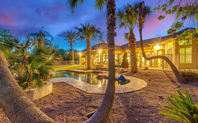 Cloud Chandler 4 Bedroom Home by RedAwning
