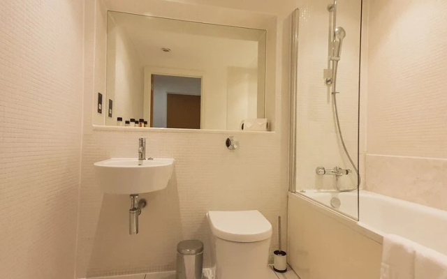 Impeccable 2-bed Apartment in London