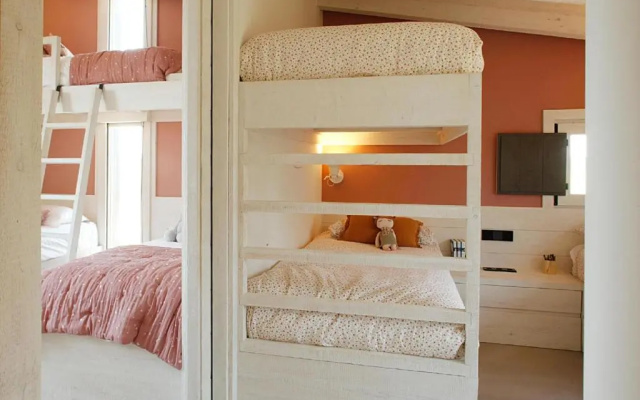 FridaysFlats, Beautiful Villa With Pool