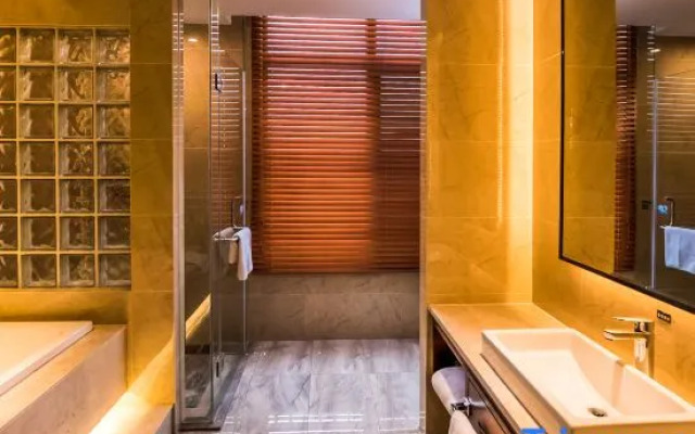 Fisher Island Holiday Hotel