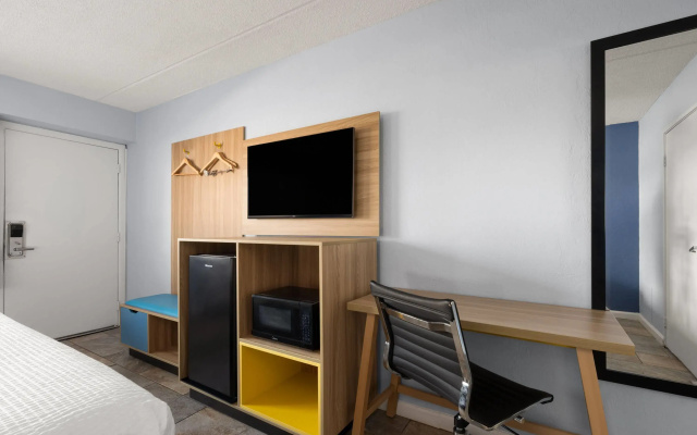 Days Inn by Wyndham Charlotte University