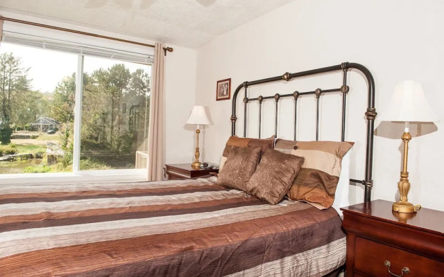 Lake Point Hideaway 3 Br home by RedAwning