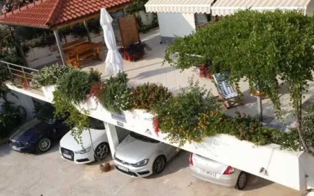 Apartments Plazibat