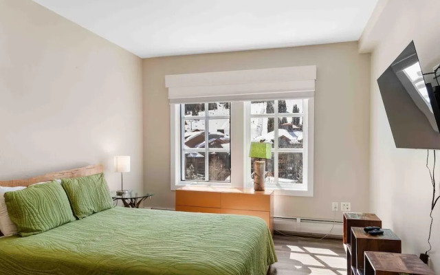 Passage Point 405 3 Bedroom Condo by RedAwning