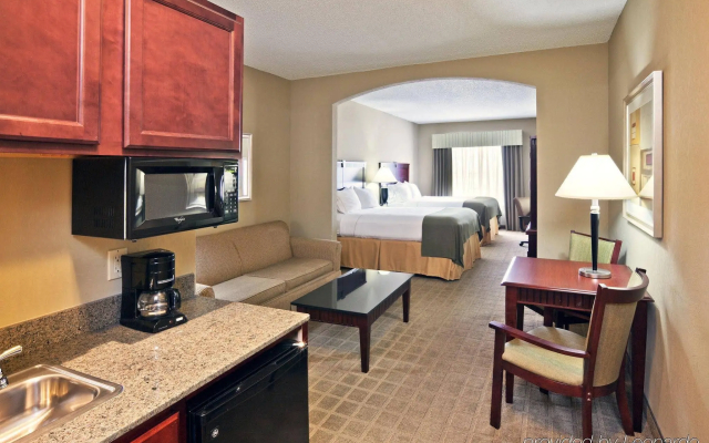 Holiday Inn Express & Suites Shawnee by IHG