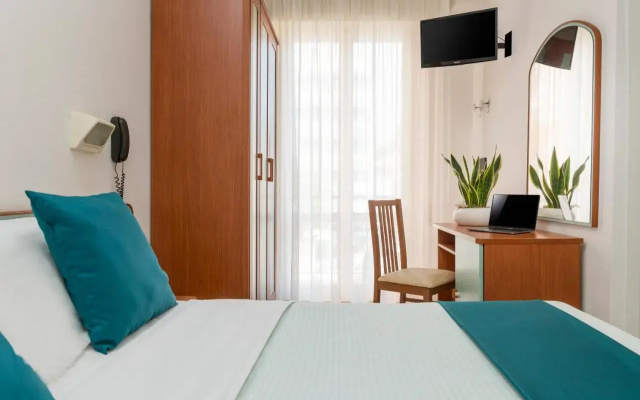 Hotel Tres Jolie