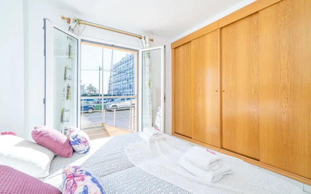 Apartment in Empuriabrava Near Sandy Beach