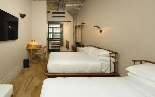 Sela V Hotel