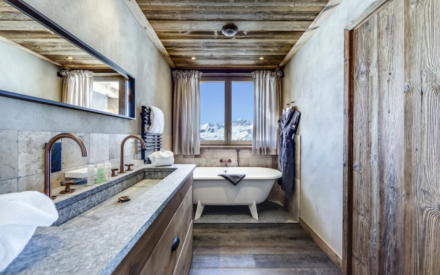 Luxury 8 bedrooms apartment, 380 sq.m. at 2551m. altitude