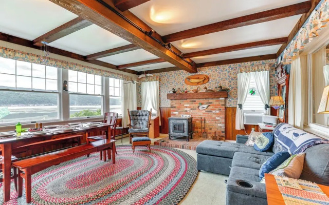 Canandaigua Lakefront Gem w/ Dock & Boat Slip