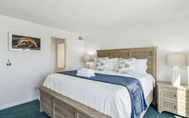 Sunlit Paradise in Amelia Island 3BR Beachfront Home