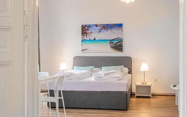 Pleasing 2BR Apt. AKH-Perfect for Groups