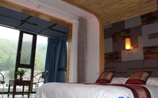 Anji Yunshang Grassland Jinshuiloutai Homestay