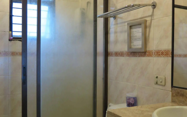 Mountain Breeze Hostel Tagaytay Center