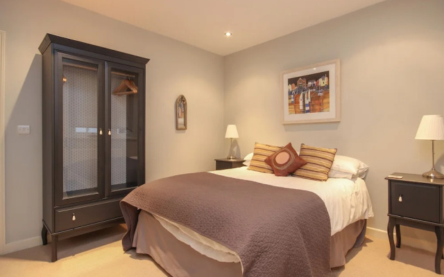 32 Newcomen Road (Flat 1)