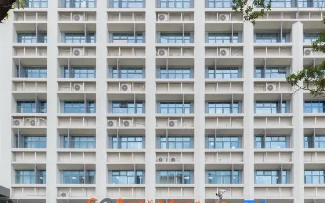 Yimi Apartment (Guangzhou 13 Hangyi De Road Subway Station)