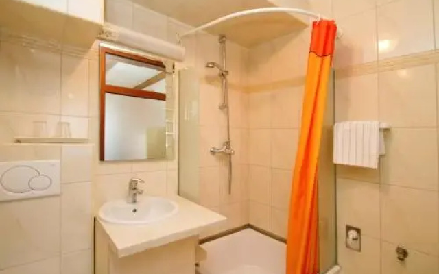Nirvana Apartments and Rooms