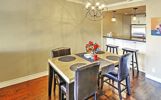 < 1 Mi to Old Town! Couples Haven w/ Pool Access