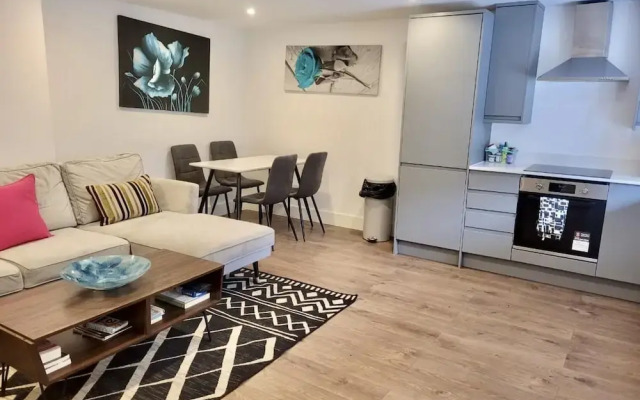 Batterseaflat/sleeps6/refurbished/tv
