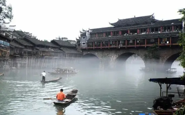 Yuejinge River View Homestay (Fenghuang Ancient City Store)