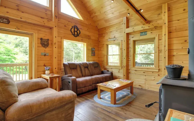 Londonderry Chalet w/ Deck, Fire Pit & Views!