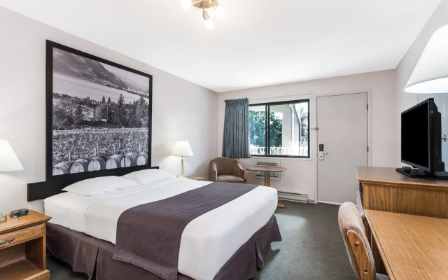 Super 8 by Wyndham Kelowna BC
