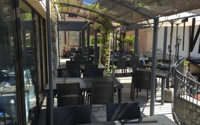 Hotel Fontaine Bleue