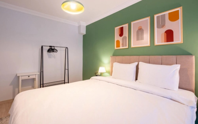 Home With Private Garden Close to Osmanbey Metro