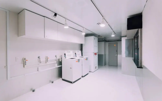 Minimalist Loft 1002