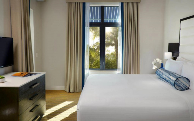 Naples Bay Resort & Marina