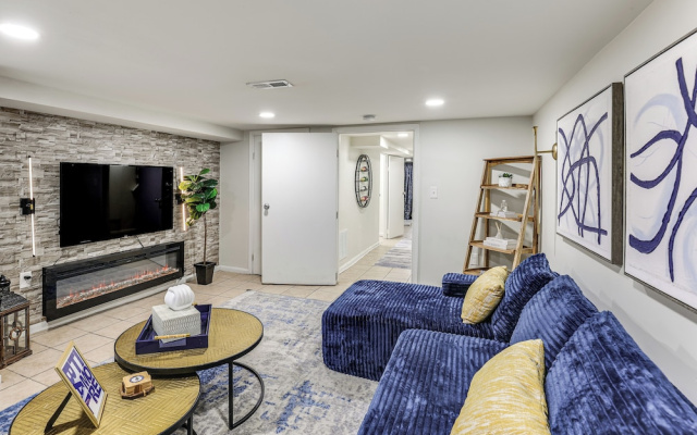 Walk to Patterson Park! Pet-friendly Townhome